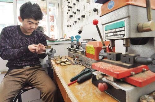 麻山镇开锁店为啥“牛号”频现 听开锁师傅讲什么锁最防盗